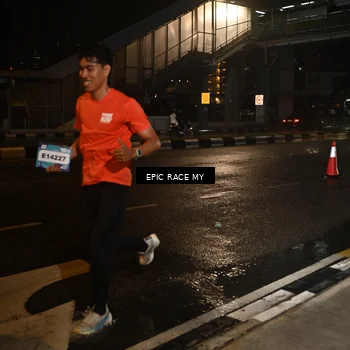 Runner Photo 7710442