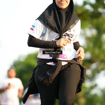 Runner Photo 7710452