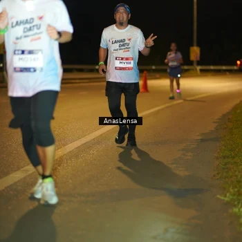 Runner Photo 7710458