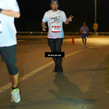 Runner Photo 7710463