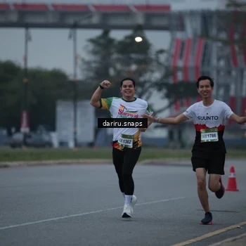 Runner Photo 7710537