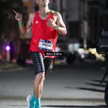 Runner Photo 7710596