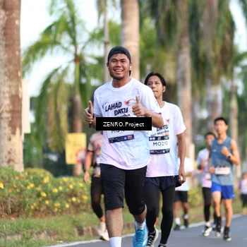 Runner Photo 7710643