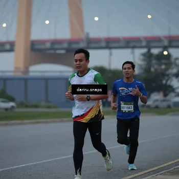Runner Photo 7710663