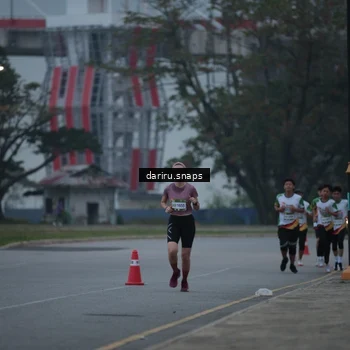 Runner Photo 7710664