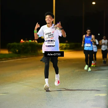 Runner Photo 7710671