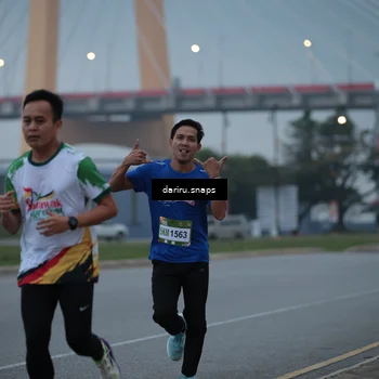 Runner Photo 7710674