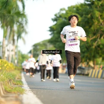 Runner Photo 7710682