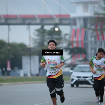 Runner Photo 7710751