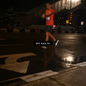 Runner Photo 7710873