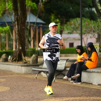 Runner Photo 7710939