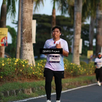 Runner Photo 7710982