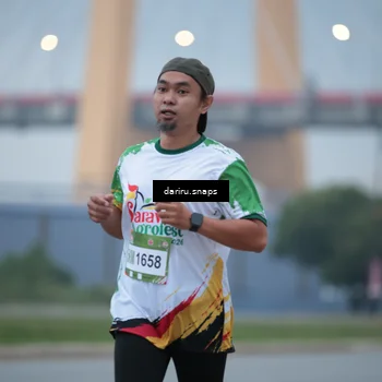 Runner Photo 7710990