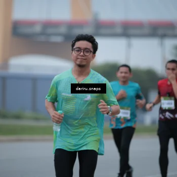 Runner Photo 7710992