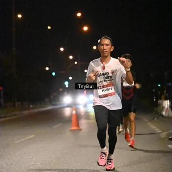 Runner Photo 7711004