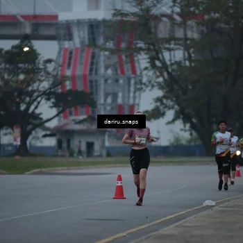 Runner Photo 7711011
