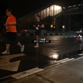 Runner Photo 7711031
