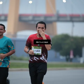 Runner Photo 7711037