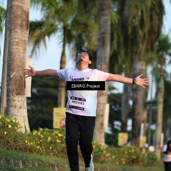 Runner Photo 7711062