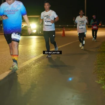 Runner Photo 7711070
