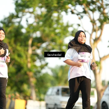 Runner Photo 7711132