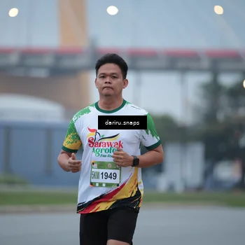 Runner Photo 7711137