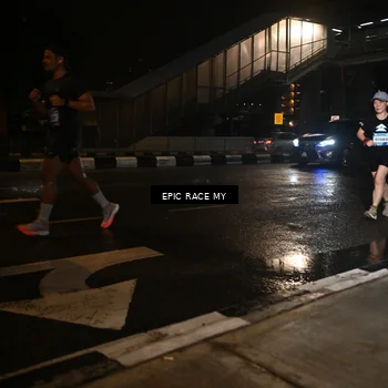 Runner Photo 7711138