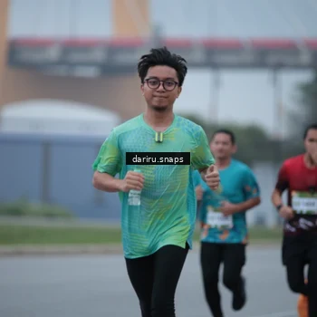 Runner Photo 7711140