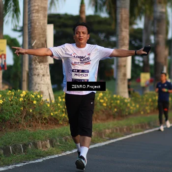 Runner Photo 7711164
