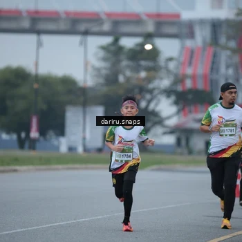 Runner Photo 7711174