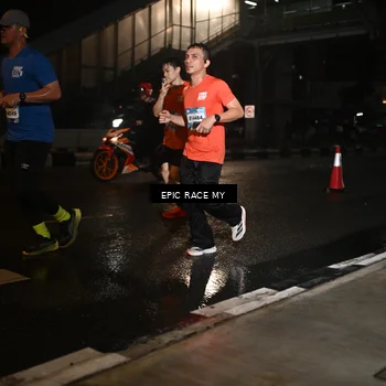 Runner Photo 7711244