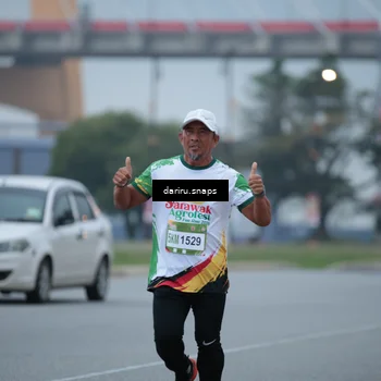 Runner Photo 7711393