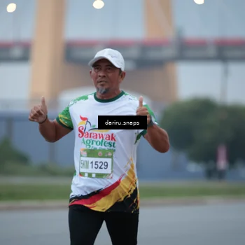 Runner Photo 7711401