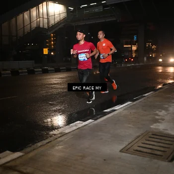 Runner Photo 7711453