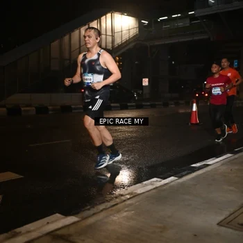 Runner Photo 7711464