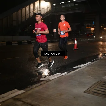 Runner Photo 7711475