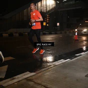 Runner Photo 7711479