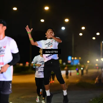 Runner Photo 7711480