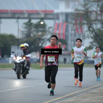 Runner Photo 7711578