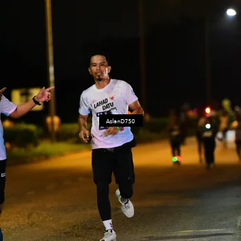 Runner Photo 7711604