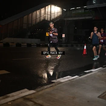 Runner Photo 7711665