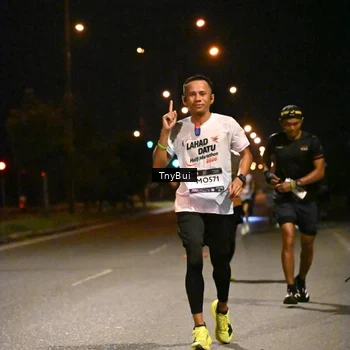 Runner Photo 7711668