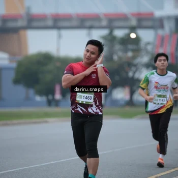 Runner Photo 7711676