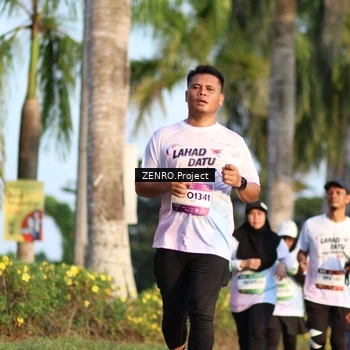 Runner Photo 7711678