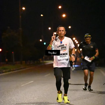 Runner Photo 7711705