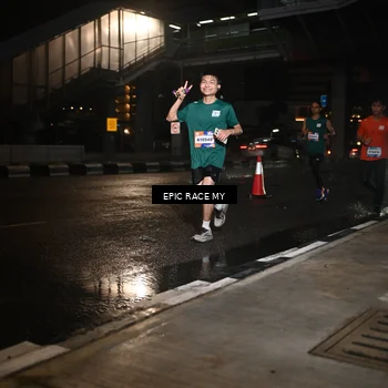 Runner Photo 7711737