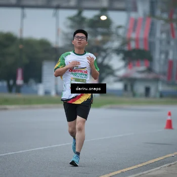 Runner Photo 7711800