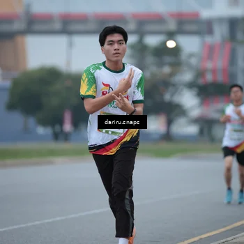 Runner Photo 7711815