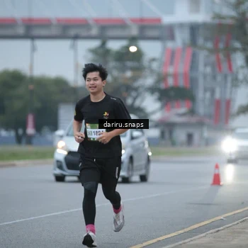 Runner Photo 7711873