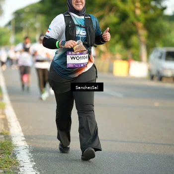 Runner Photo 7712046